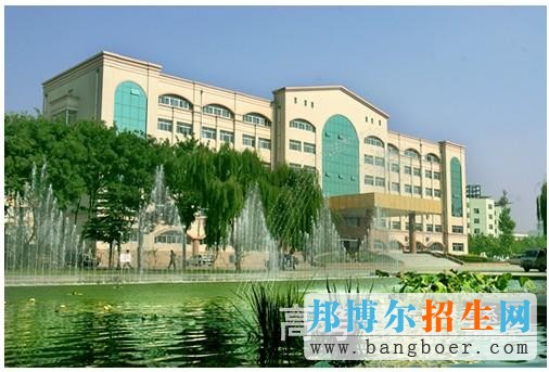 濰坊科技學(xué)院校園一角7965