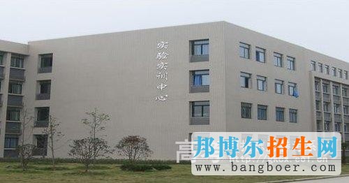 安徽工商職業(yè)學院校園一角5055
