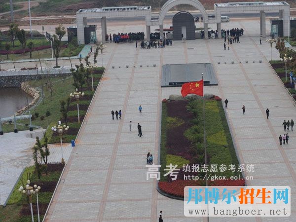 江西工業(yè)貿(mào)易職業(yè)技術(shù)學院校園一角6445