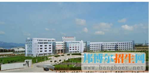 遼寧中醫(yī)藥大學校園一角4210