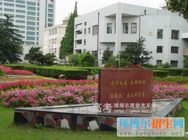 華東理工大學(xué)校園一角665