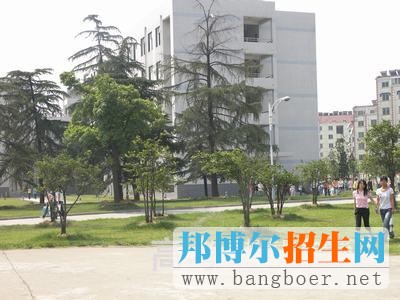 安徽工業(yè)職業(yè)技術(shù)學院校園一角5024