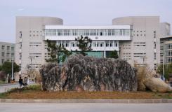 安徽國防科技職業(yè)學(xué)院學(xué)院首屆畢業(yè)生捐贈(zèng)的靈璧石5086
