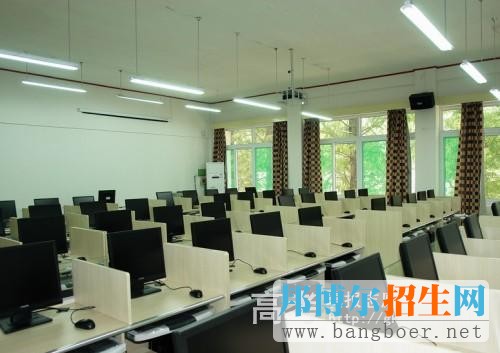安徽林業(yè)職業(yè)技術(shù)學(xué)院校園一角5312