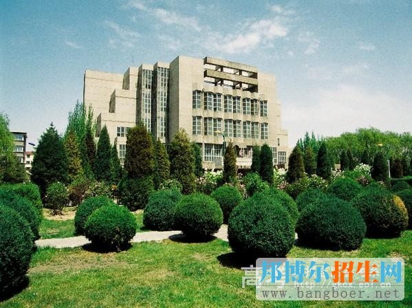 內(nèi)蒙古科技大學(xué)包頭師范學(xué)院校園一角3694