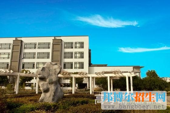 安徽中醫(yī)藥高等?？茖W(xué)校校園一角4656
