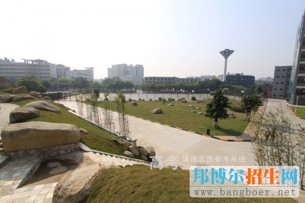 廣東嶺南職業(yè)技術(shù)學院校園一角68