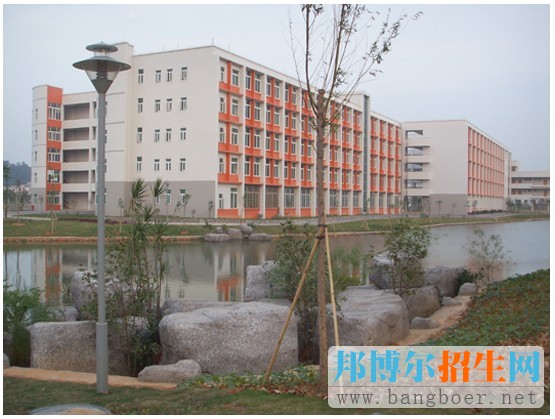 江門職業(yè)技術(shù)學院校園一角13036