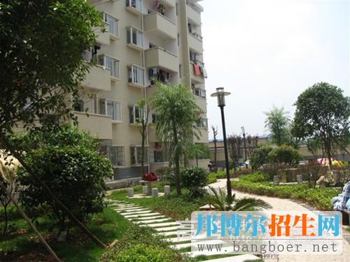 湖南電子科技職業(yè)學(xué)院校園一角12240