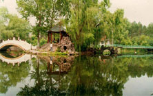 黑龍江農(nóng)業(yè)經(jīng)濟(jì)職業(yè)學(xué)院校園一角440