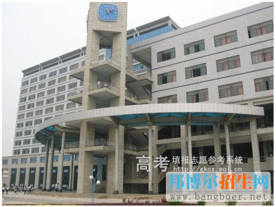 太原工業(yè)學院校園一角2721