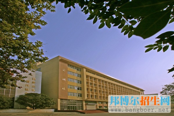 平頂山工業(yè)職業(yè)技術(shù)學(xué)院校園一角10354