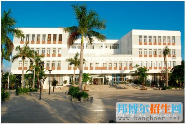 三亞理工職業(yè)學(xué)院校園一角929