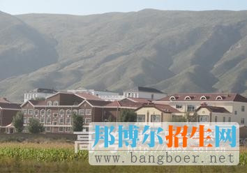 內(nèi)蒙古經(jīng)貿(mào)外語職業(yè)學(xué)院校園一角3389