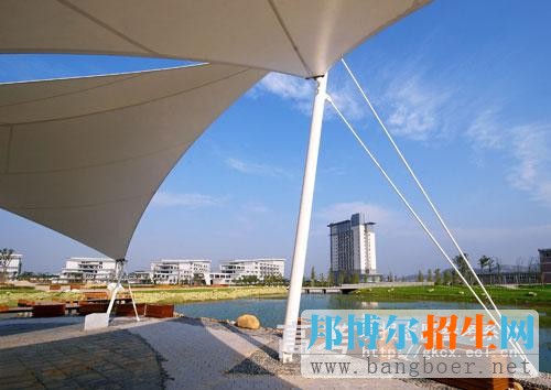 南京財(cái)經(jīng)大學(xué)校園一角2006