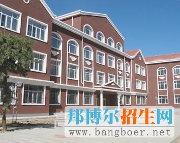 內(nèi)蒙古經(jīng)貿(mào)外語職業(yè)學(xué)院校園一角3383