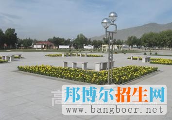 內(nèi)蒙古經(jīng)貿(mào)外語職業(yè)學(xué)院校園一角3387