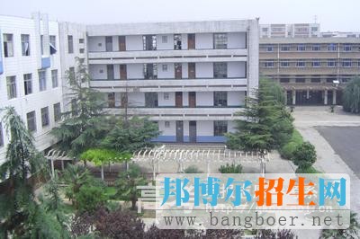 許昌職業(yè)技術(shù)學院校園一角10402