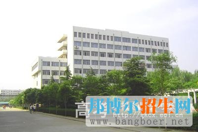 許昌職業(yè)技術(shù)學院校園一角10399