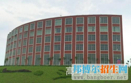 湖南工業(yè)職業(yè)技術(shù)學(xué)院校園一角12040