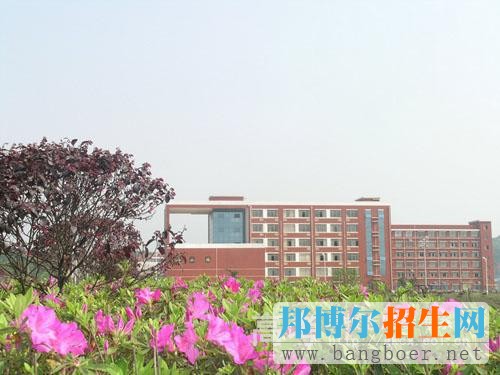 湖南工業(yè)職業(yè)技術(shù)學(xué)院校園一角12064