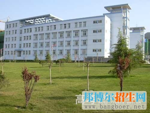 山東商業(yè)職業(yè)技術(shù)學院校園一角7892