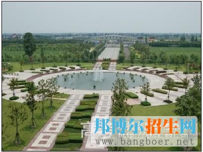 上海工會管理職業(yè)學(xué)院校園一角1085
