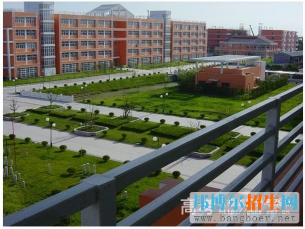 上海思博職業(yè)技術學院校園一角1115