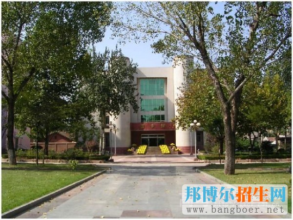 青海警官職業(yè)學院校園一角5513