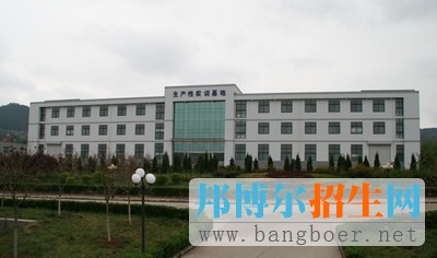 濟南職業(yè)學(xué)院校園一角7914