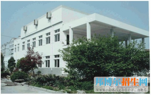 上?？茖W(xué)技術(shù)職業(yè)學(xué)院校園一角1134