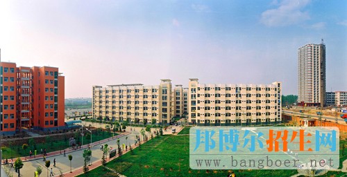 南陽醫(yī)學高等專科學校校園一角9836