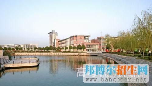 南京財經(jīng)大學(xué)校園一角2005