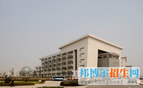 南京財(cái)經(jīng)大學(xué)校園一角2023