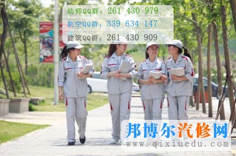 女生學(xué)汽車(chē)電子技術(shù)