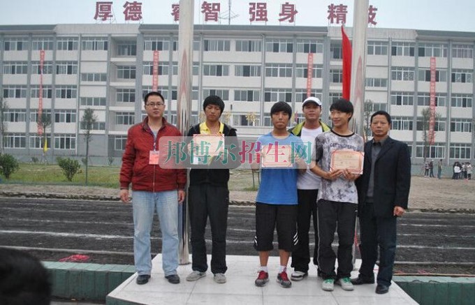 樂(lè)山市旅游學(xué)校地址在哪里