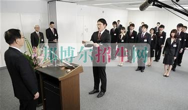 初中沒(méi)畢業(yè)可以上中專(zhuān)嗎