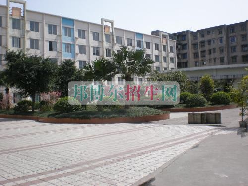 峨眉山市旅游學(xué)校招生辦聯(lián)系電話