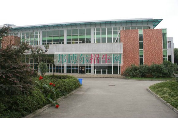 有幾個航空服務(wù)學(xué)校