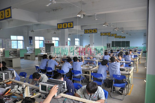 成都哪些學校有汽車電子技術