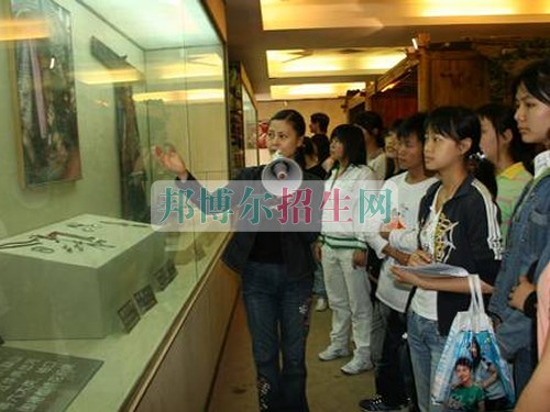 成都導(dǎo)游學(xué)校有哪些