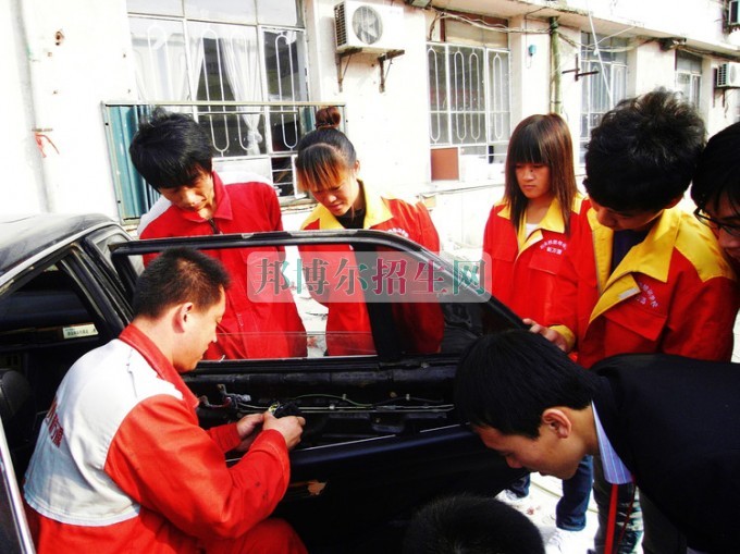 成都可以讀汽車改裝技術(shù)的大專學(xué)校