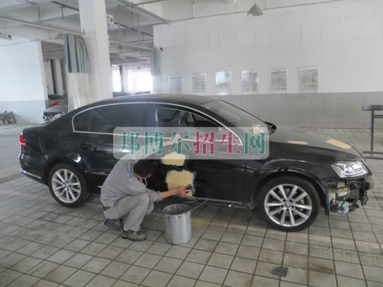 成都男生可以讀汽車整形技術(shù)嗎