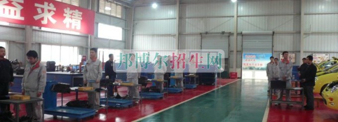 成都內(nèi)比較好的汽車(chē)整形技術(shù)大專學(xué)校