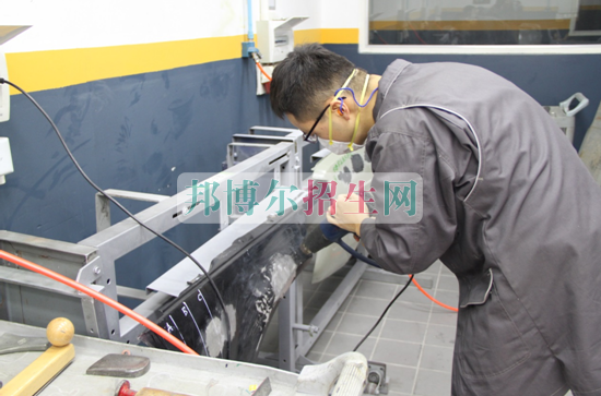 成都汽車(chē)整形技術(shù)好找工作嗎