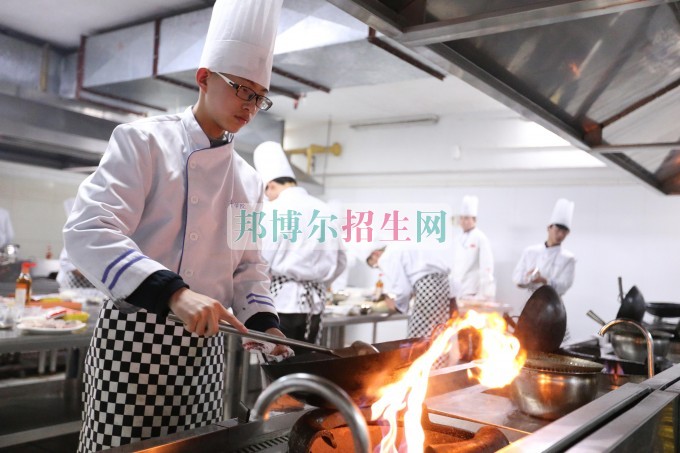 成都學烹飪工藝與營養(yǎng)哪個學校好