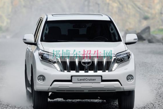 成都有什么好的汽車服務(wù)與營銷學(xué)校