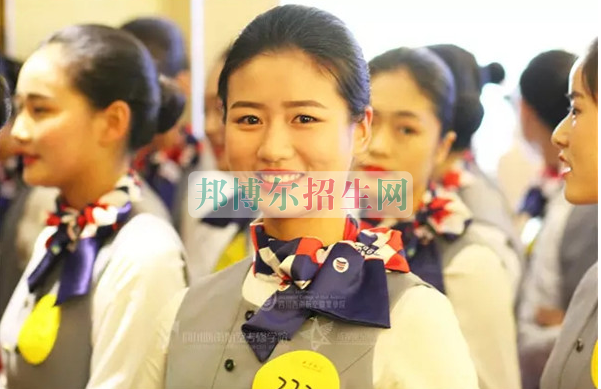 成都航空旅游職業(yè)學(xué)校開(kāi)啟新學(xué)期首場(chǎng)招聘，場(chǎng)面火爆美女如云