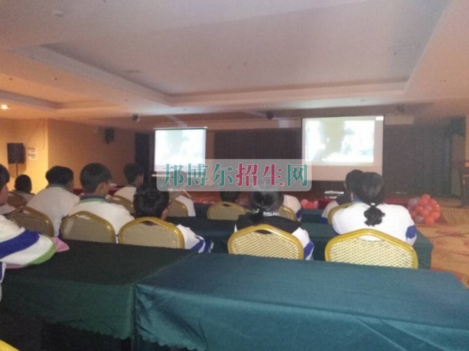寧南縣職業(yè)技術(shù)學校組織師生觀看禁毒電影