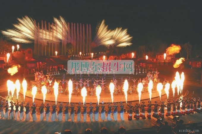 西昌現(xiàn)代職業(yè)技術(shù)學(xué)校學(xué)子歡騰慶新年 央視春晚火涼山